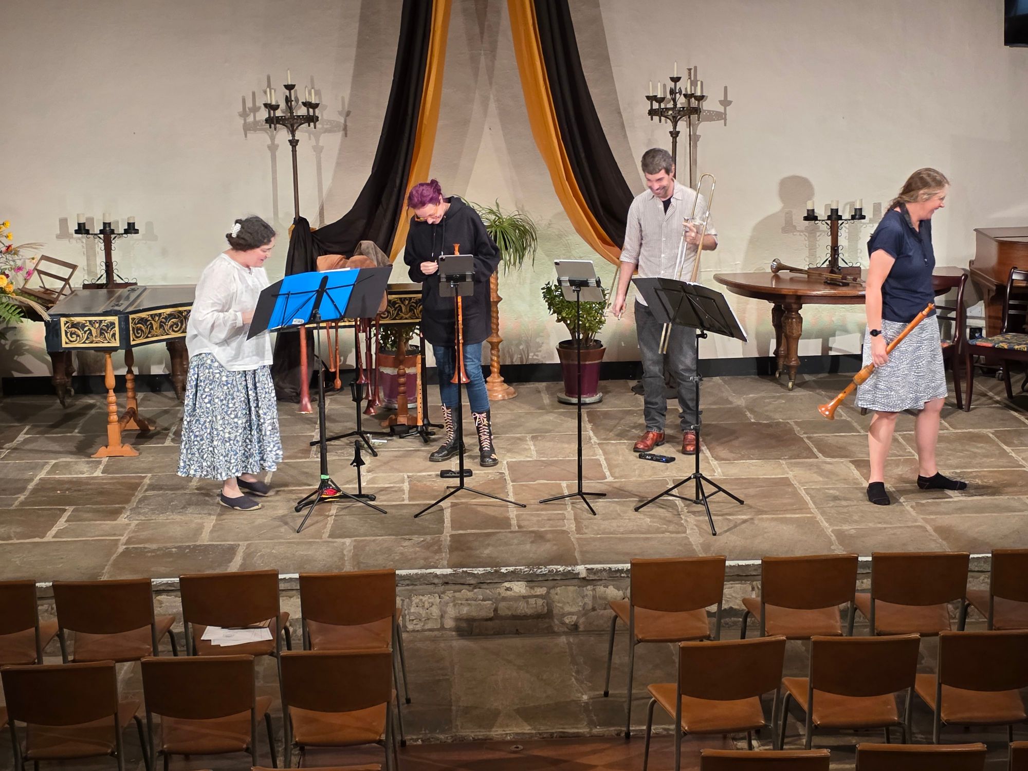 Blondel rehearsing in the Medieval Hall, Salisbury